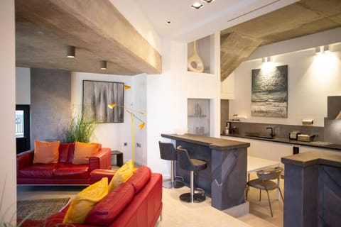 TV and multimedia, Kitchen or kitchenette, Living room, Seating area, Dining area