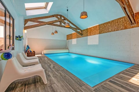 Snorkeling, Swimming pool, Swimming pool