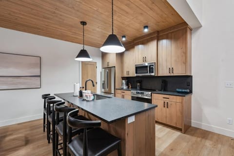 The Dacha House in Island Park