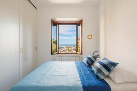 Bed, Natural landscape, Photo of the whole room, Bedroom, wardrobe