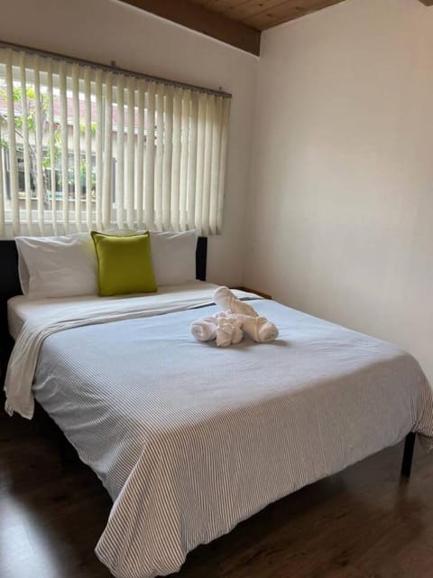 Bright and Modern 2BR with Parking Apartment in El Cerrito