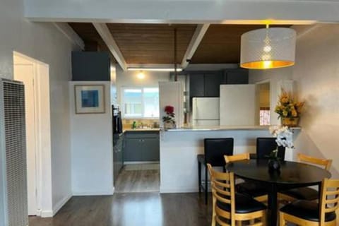 Bright and Modern 2BR with Parking Apartment in El Cerrito