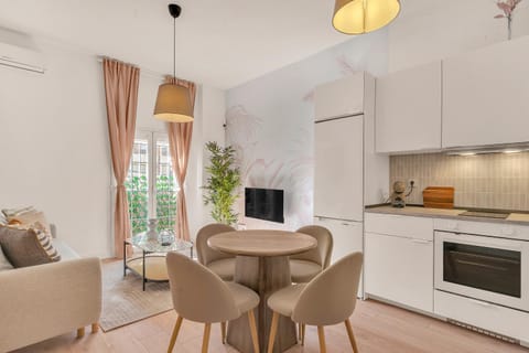 TV and multimedia, Kitchen or kitchenette, Living room, Seating area, Dining area, oven, stove