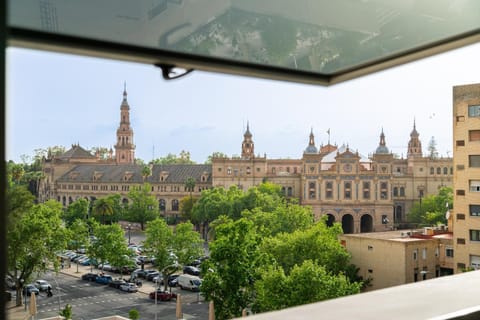 Photo of the whole room, City view
