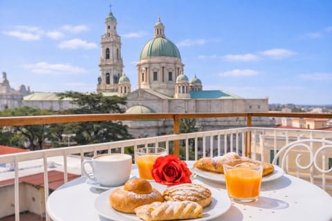 View (from property/room), Balcony/Terrace, Landmark view, Breakfast