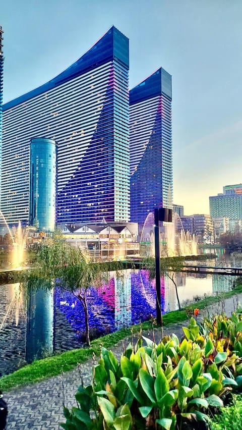 Property building, Nearby landmark, Spring, Day, Natural landscape, Garden, Garden view, Lake view, River view