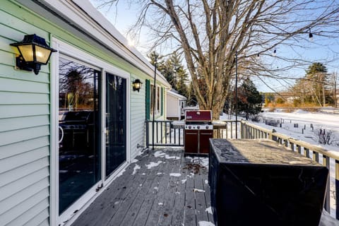 Waterfront Family Home with Seasonal Dock in Lincoln House in Lincoln