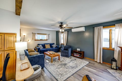 Waterfront Family Home with Seasonal Dock in Lincoln House in Lincoln