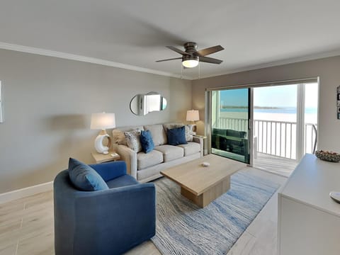 Day, Balcony/Terrace, Living room, Seating area, Beach, Sea view, furniture