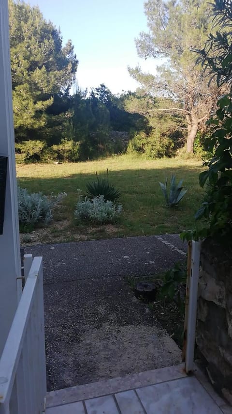 Green Garden Apartment in Novalja