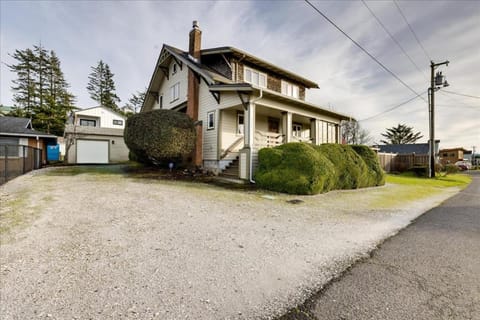 Coastal Craftsman House in Pacific City
