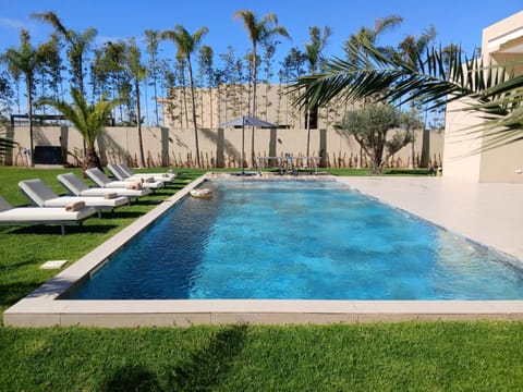 Spring, Day, Garden, Garden view, Pool view, Swimming pool, sunbed
