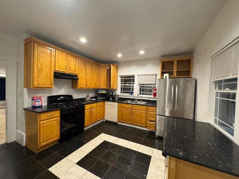 Nearby Museums • Downtown • 4BR • Sleeps 16 House in San Jose
