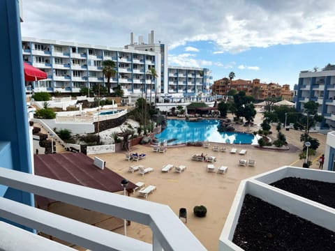 Property building, Off site, Swimming pool, sunbed