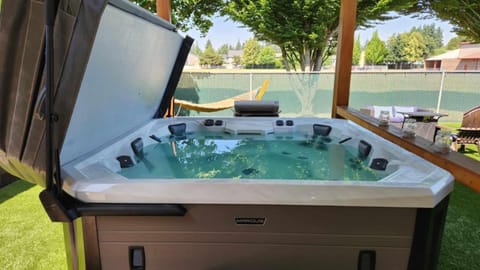 Beautiful Modern Farmhouse Villa in Willamette Valley