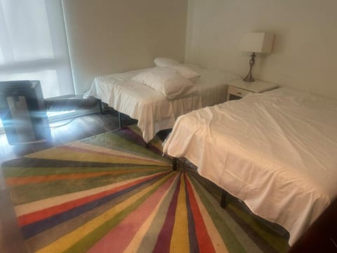 Disneyland Days, Surf City Waves, Newport Nights Apartment in Costa Mesa