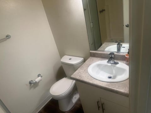 Disneyland Days, Surf City Waves, Newport Nights Apartment in Costa Mesa