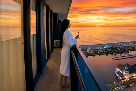 People, Natural landscape, View (from property/room), Balcony/Terrace, Sea view, Sunrise, Sunset, group of guests
