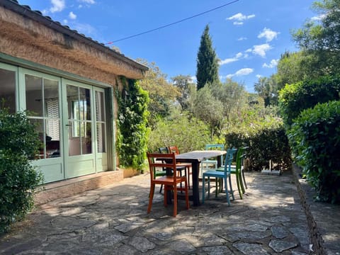 Property building, Patio, Garden, Dining area