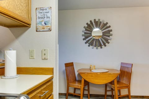 Relax and Unwind by the Sea! Unit in Ocean Shores Apartment in Ocean Shores