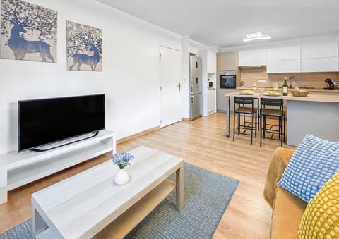 Communal lounge/ TV room, TV and multimedia, Living room, Seating area