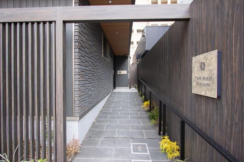 Facade/entrance