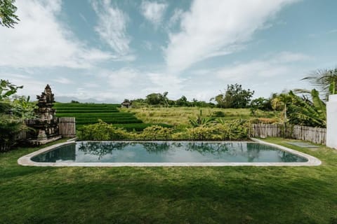 Serene 2-BR Hideaway - Near Canggu & Seseh Beach Villa in Mengwi