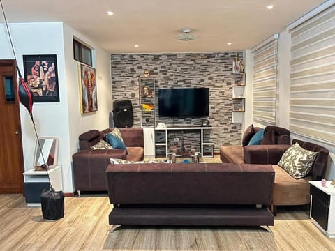 TV and multimedia, Living room, Seating area, Evening entertainment