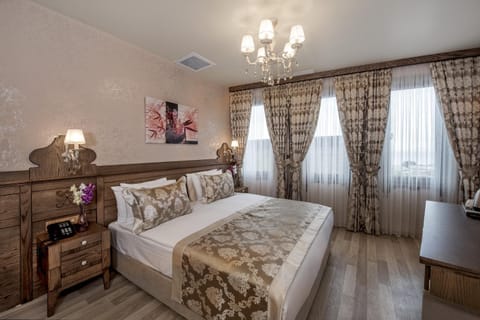 Photo of the whole room, Decorative detail, City view, Sea view