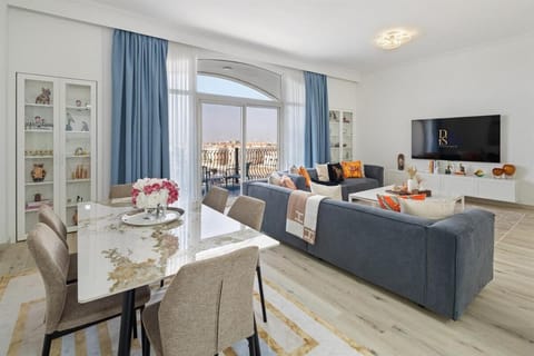 Communal lounge/ TV room, TV and multimedia, Living room, Seating area, Dining area, Evening entertainment
