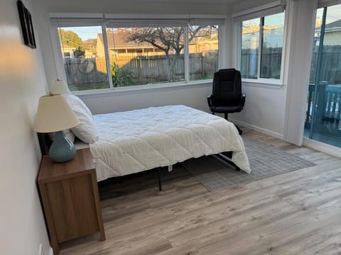 Modern retreat in Richmond, Near SF & Berkeley House in El Cerrito