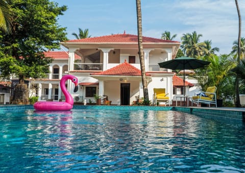 Property building, Garden view, Pool view, Swimming pool, sunbed