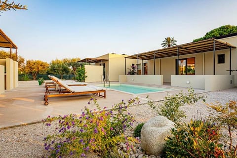 Property building, Balcony/Terrace, Swimming pool
