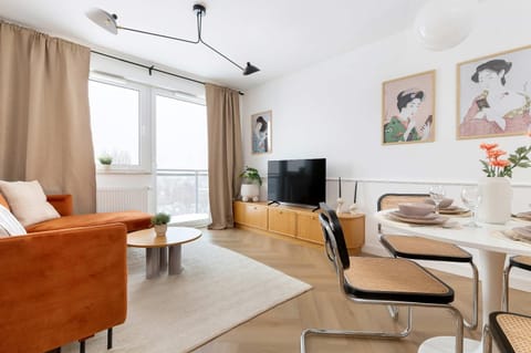 TV and multimedia, Living room, Seating area, Dining area, Evening entertainment