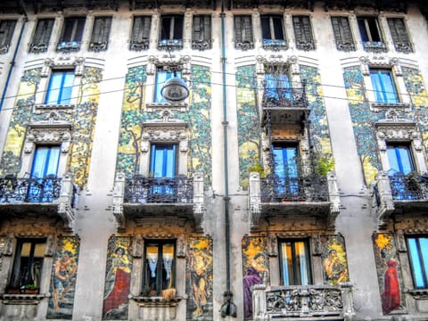 Property building, Facade/entrance, Day