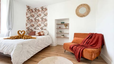 Bed, Living room, Decorative detail
