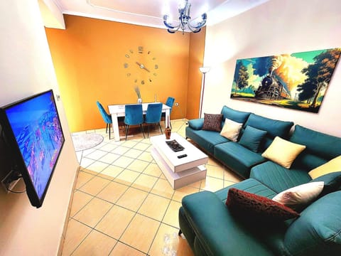 TV and multimedia, Living room, Seating area, Evening entertainment