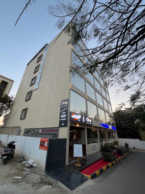Property building, Facade/entrance