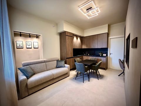 TV and multimedia, Kitchen or kitchenette, Living room, Seating area, Dining area, internet