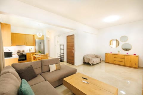 Kitchen or kitchenette, Living room, Photo of the whole room, Seating area, Dining area, stove