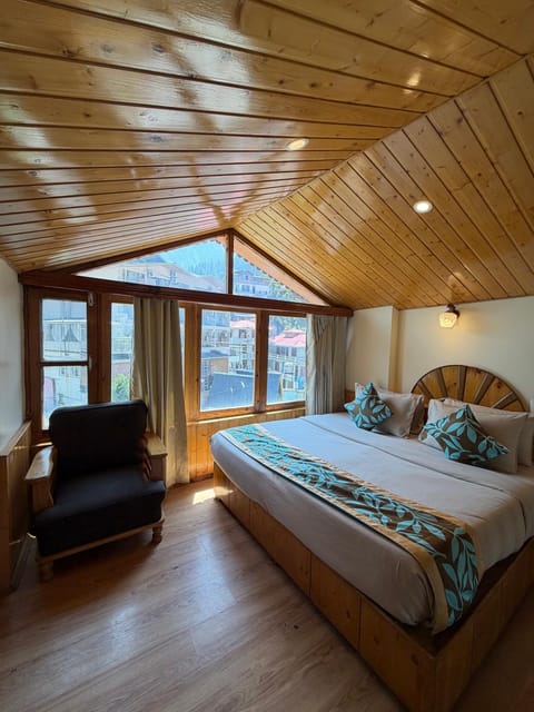 Bed, Photo of the whole room, Seating area
