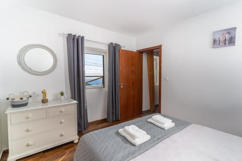Bed, Photo of the whole room, Bedroom, towels, wardrobe