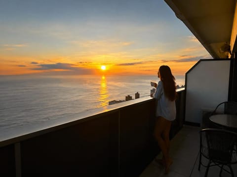 People, Natural landscape, View (from property/room), Balcony/Terrace, Sea view, Sunrise, Sunset, group of guests