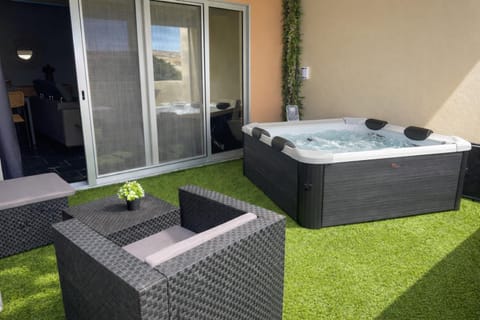 Hot Tub, Balcony/Terrace