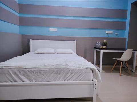 Bed, Photo of the whole room, Bedroom