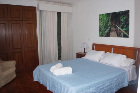 Bed, Photo of the whole room, Decorative detail, Bedroom