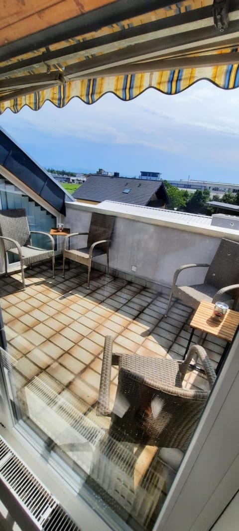 View (from property/room), Balcony/Terrace