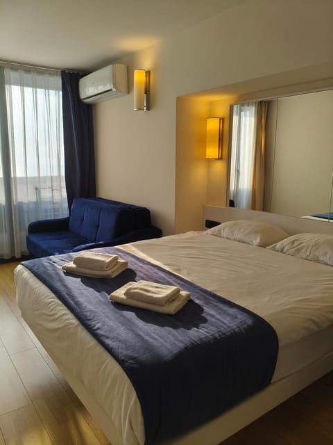 Bed, air conditioner