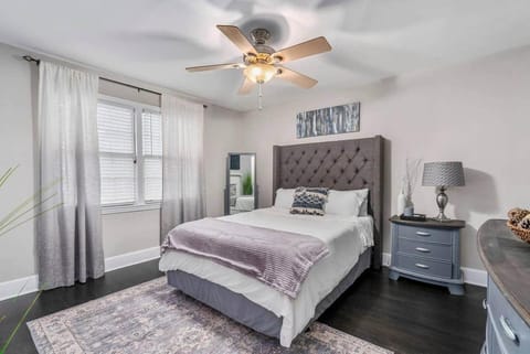 Quaint house, king bed 2min from down town House in Aiken