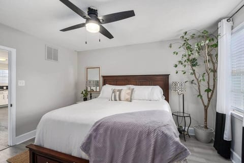 Quaint house, king bed 2min from down town House in Aiken